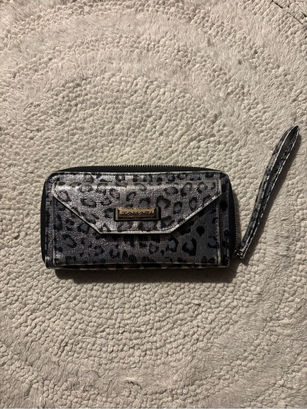 Tahari Silver and Black Leopard Print Wallet - Picture 5 of 5